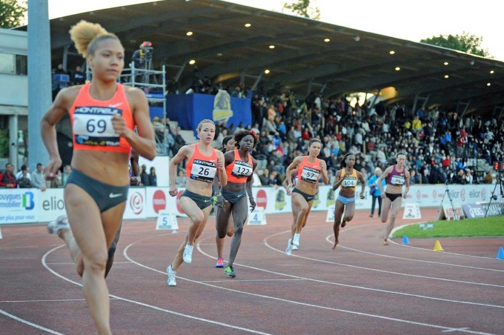 Départ du 800 mètres féminin