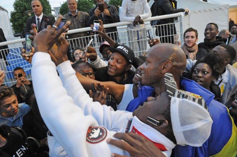 Asafa Powell avec le public de Montreuil