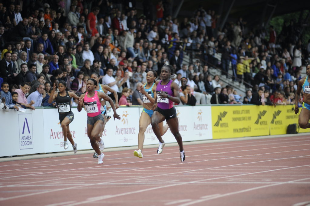 Kerron Stewart remporte le 100 mètres féminin