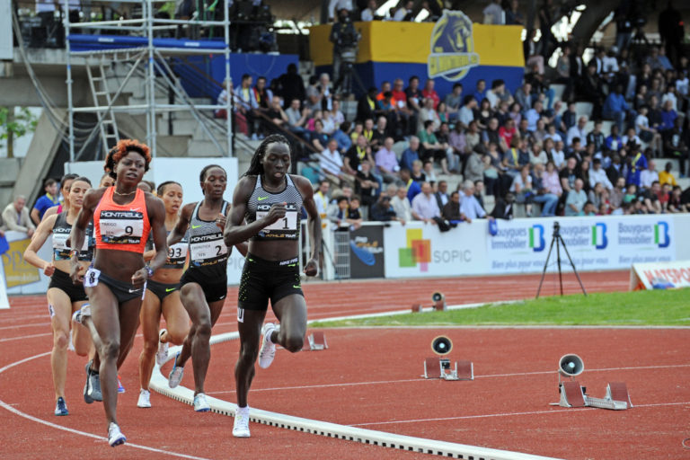 Emballage sur le dernier tour du 800m féminin