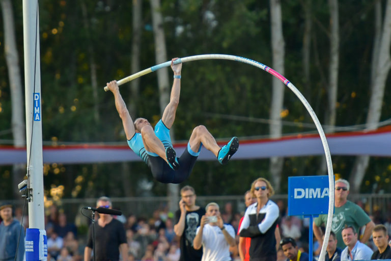 Renaud Lavillenie accumule l'énergie cinétique