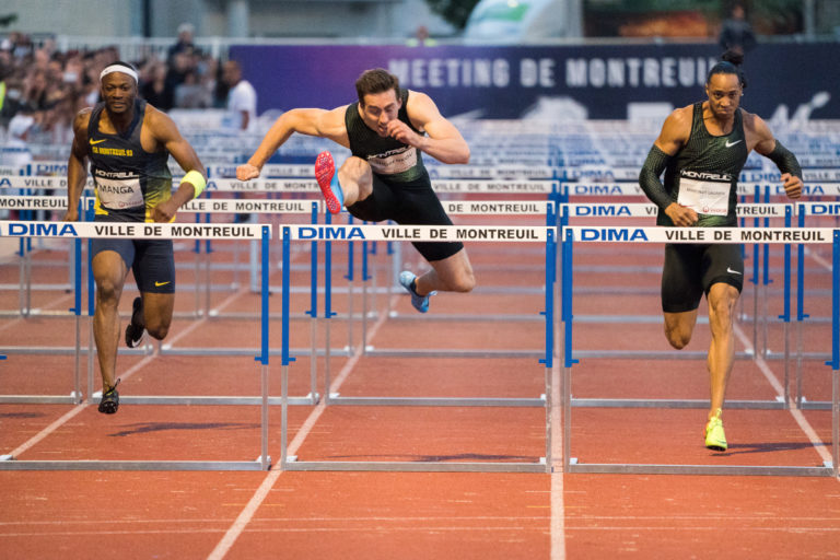 Sergey Shubenkov sur la dernière haies du 110mHUBENKOV